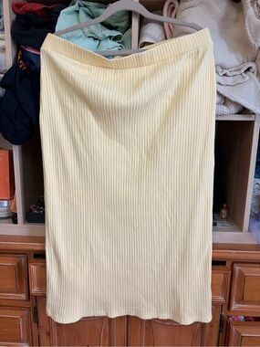 Old Navy Pale Yellow Ribbed Midi Skirt